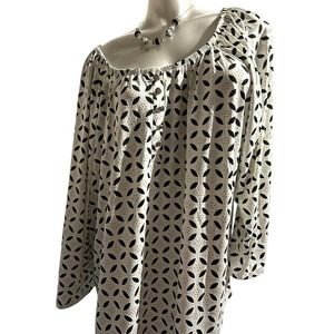 NWT Women's Notations White And Black Geometric Career Blouse in Size 3X 26 28